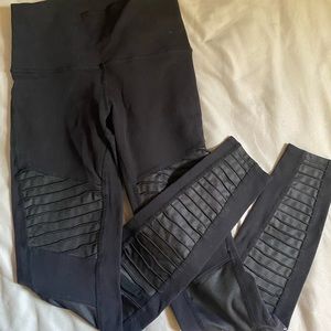 Alo yoga motto leggings